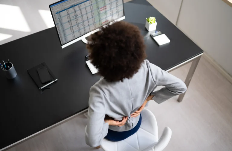 Ergonomische Stühle und höhenverstellbare Schreibtische